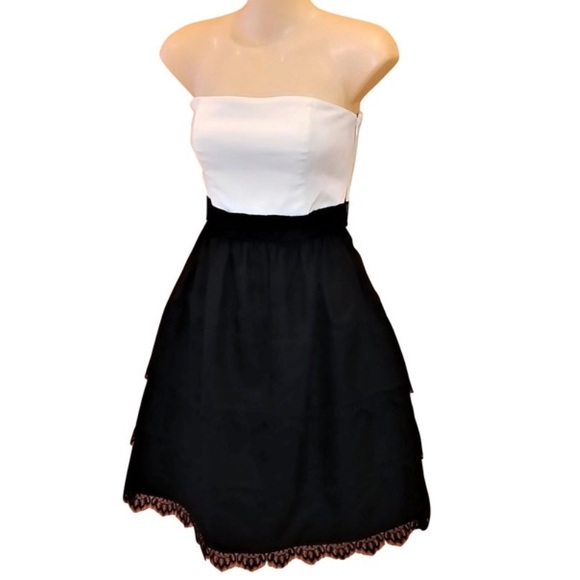 White House Black Market Dresses & Skirts - WHBM Ivory & Black Strapless Dress